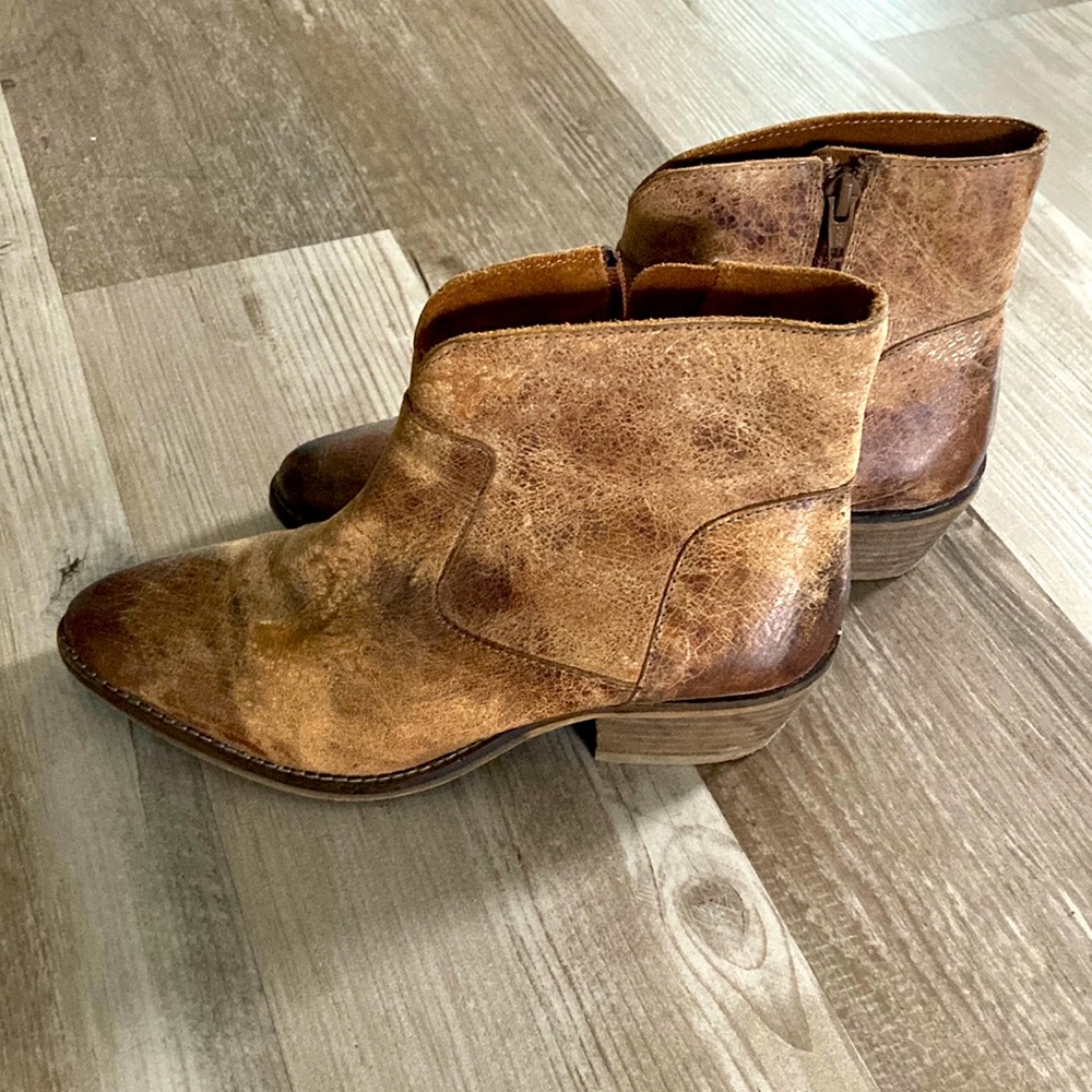 Diba true brown crackle leather ankle boots